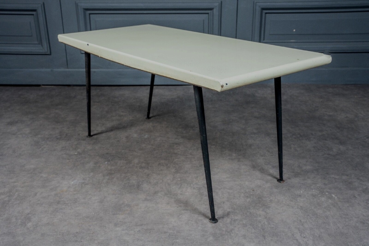 Table basse 1960 plateau crème pied en tubulaire design 
