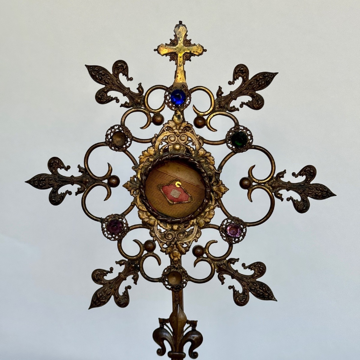 Reliquaire en laiton doré XIXe décor de fleurs de lys -photo-2