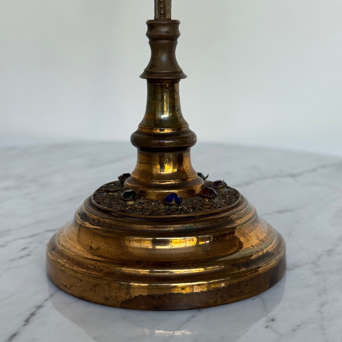 Reliquaire en laiton doré XIXe décor de fleurs de lys -photo-4