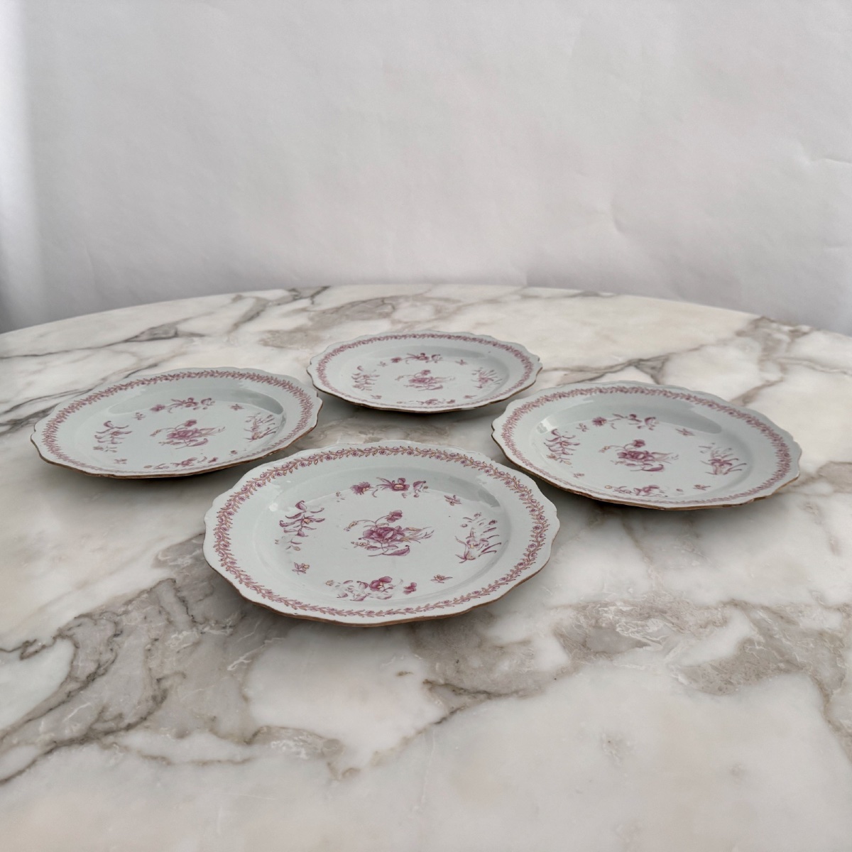 Suite de 4 assiettes en porcelaine Compagnie des Indes XVIIIe -photo-4