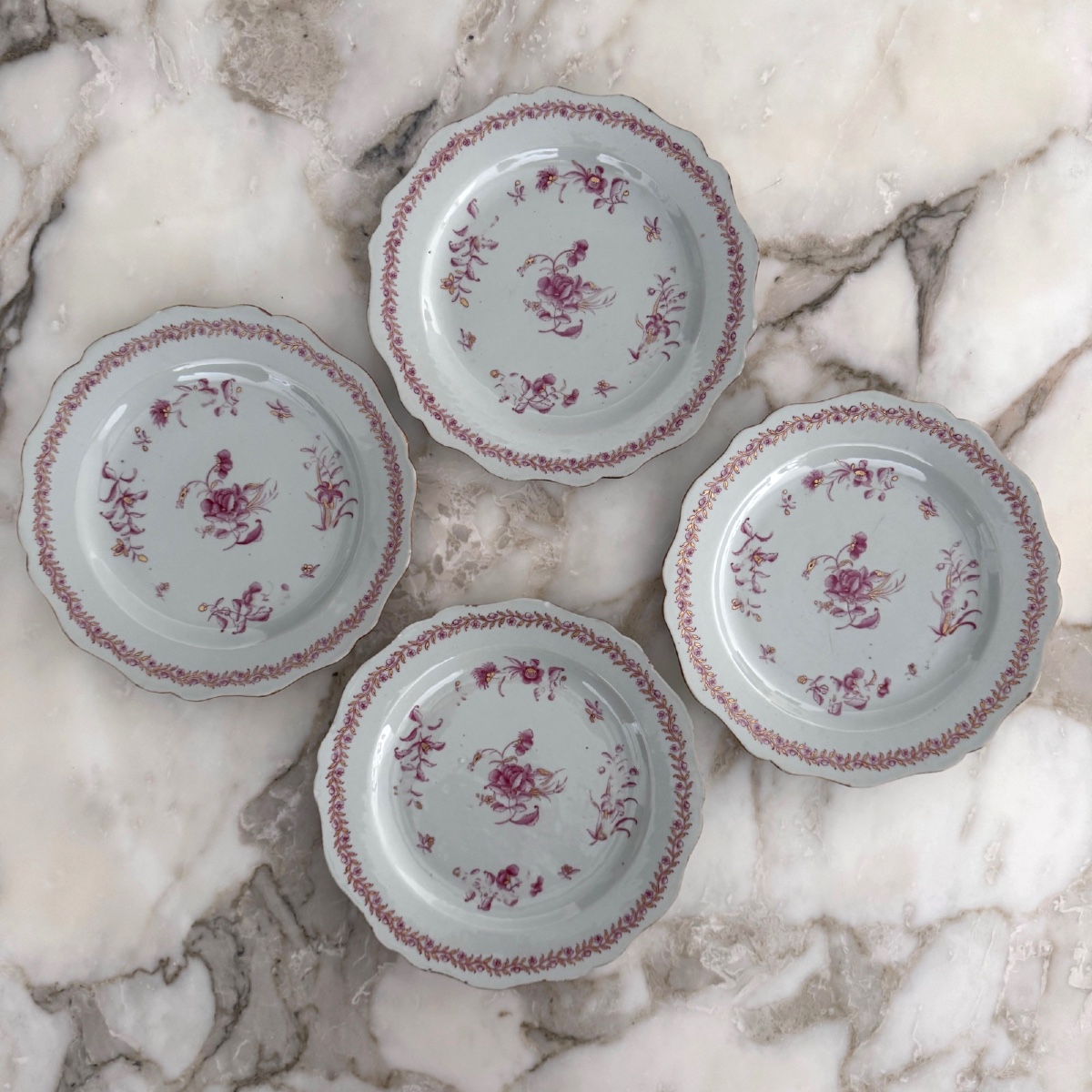 Suite de 4 assiettes en porcelaine Compagnie des Indes XVIIIe 