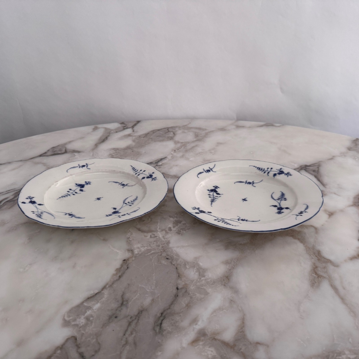 Pair Of 18th Century Chantilly Soft Porcelain Plates-photo-2