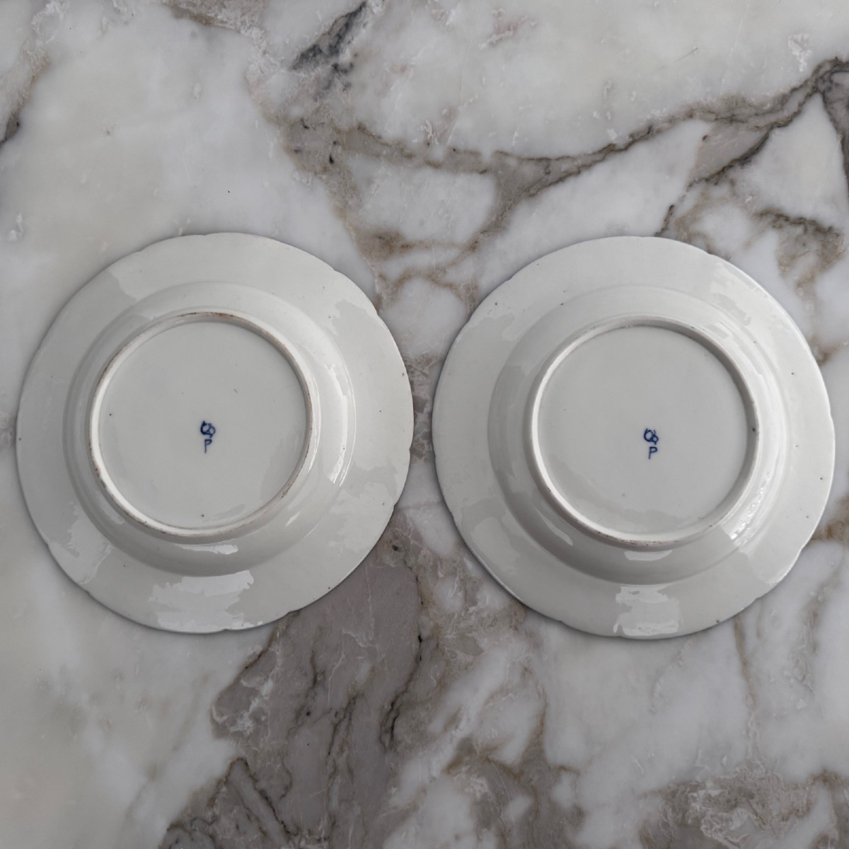 Pair Of 18th Century Chantilly Soft Porcelain Plates-photo-3