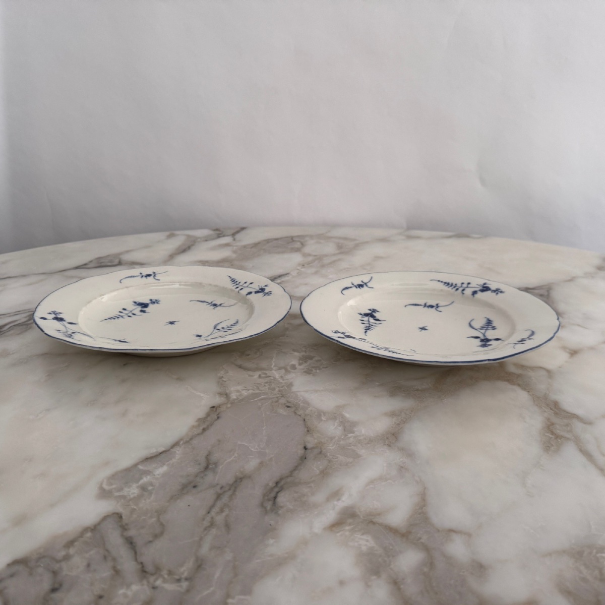 Pair Of 18th Century Chantilly Soft Porcelain Plates-photo-4