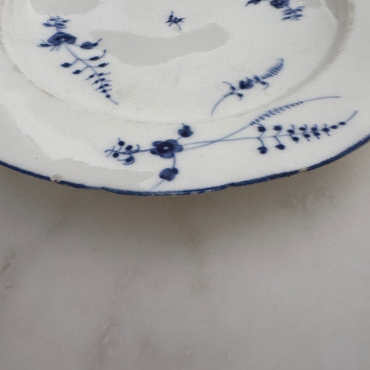 Pair Of 18th Century Chantilly Soft Porcelain Plates-photo-4