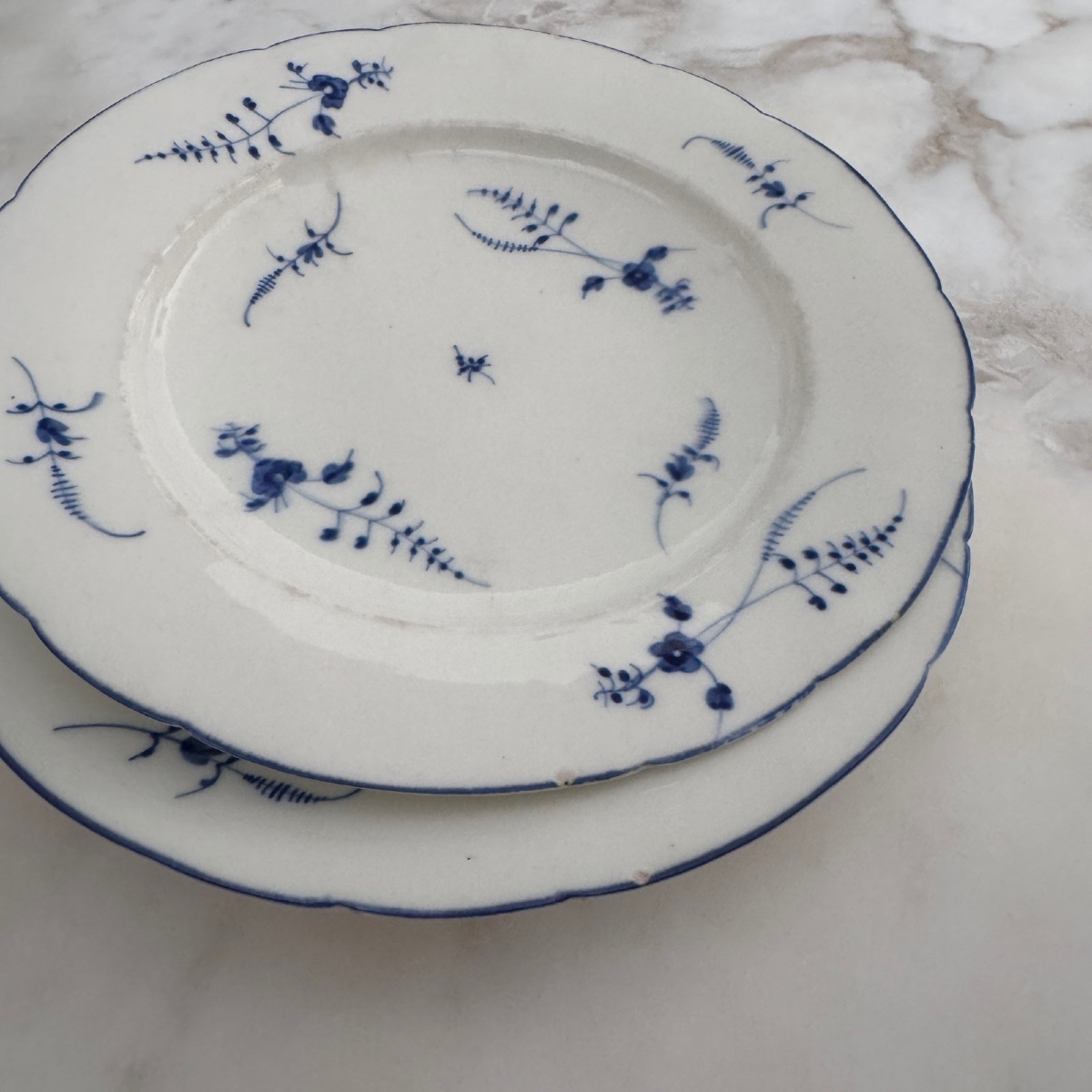 Pair Of 18th Century Chantilly Soft Porcelain Plates-photo-7