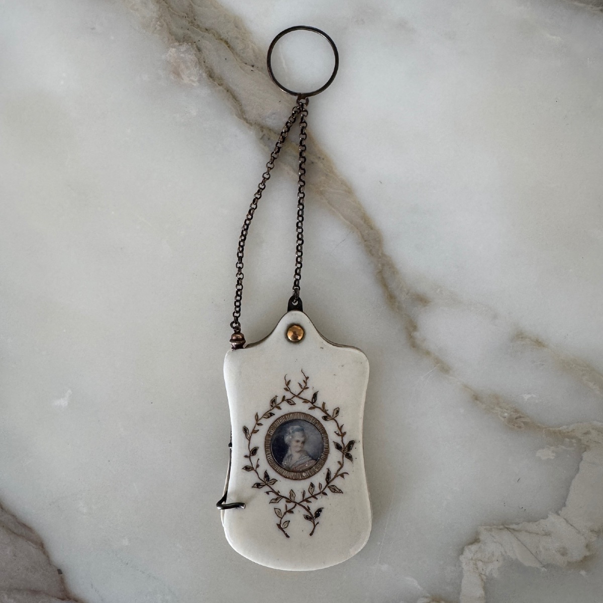 Carnet de bal XVIIIe ornementé d'une miniature -photo-4