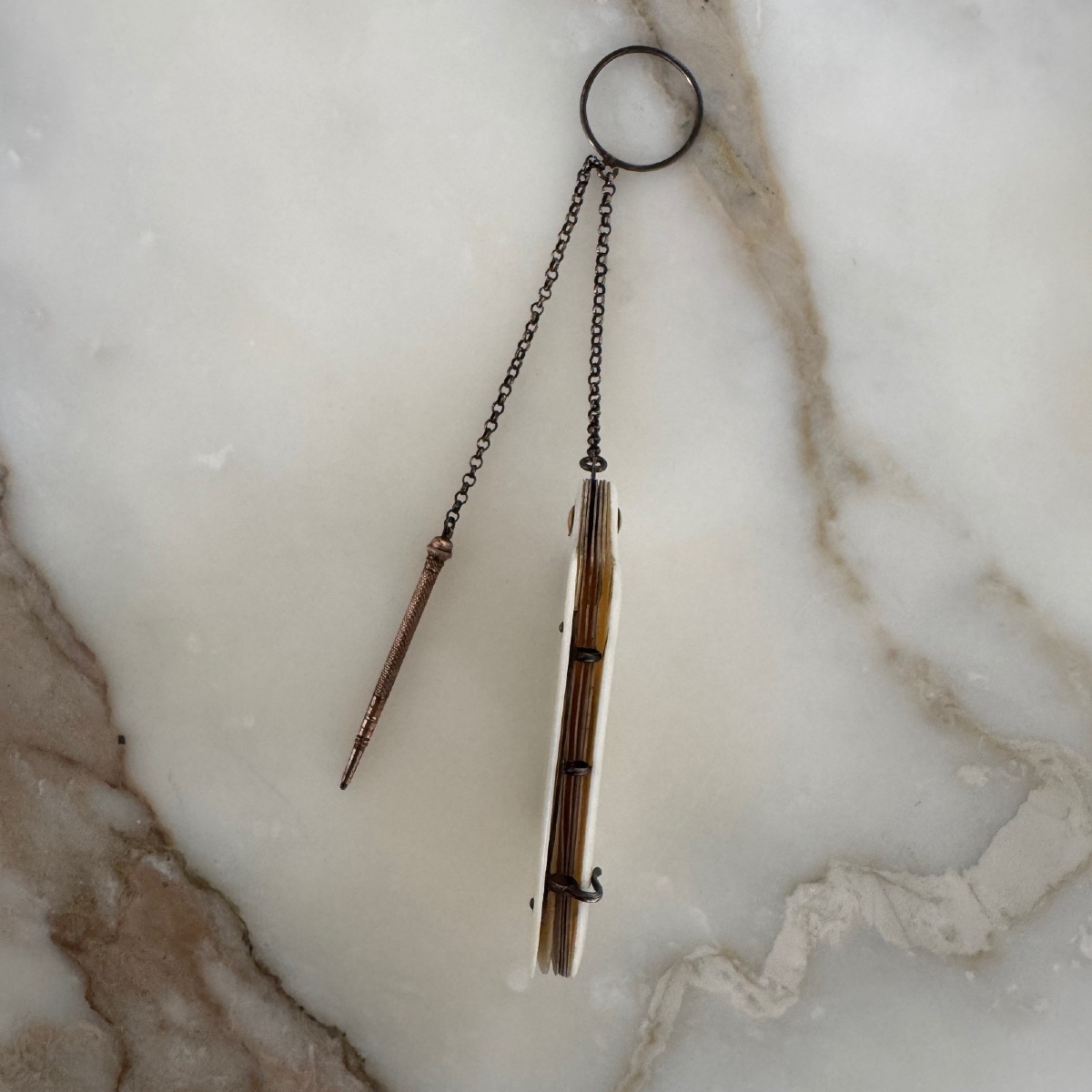 Carnet de bal XVIIIe ornementé d'une miniature -photo-1