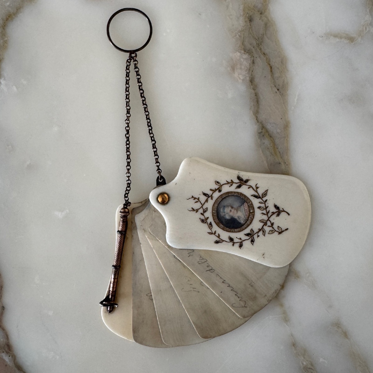 Carnet de bal XVIIIe ornementé d'une miniature -photo-3