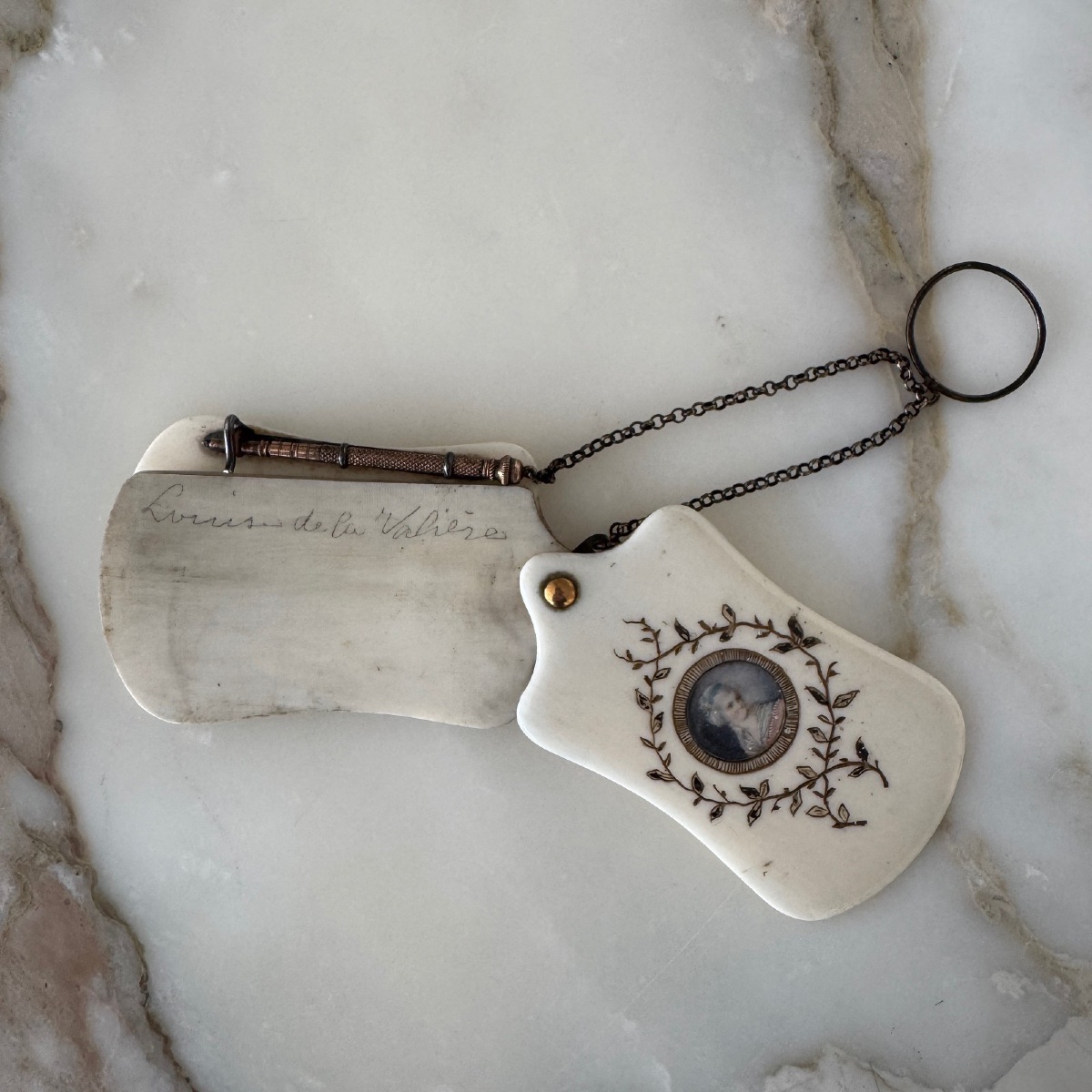 Carnet de bal XVIIIe ornementé d'une miniature -photo-4