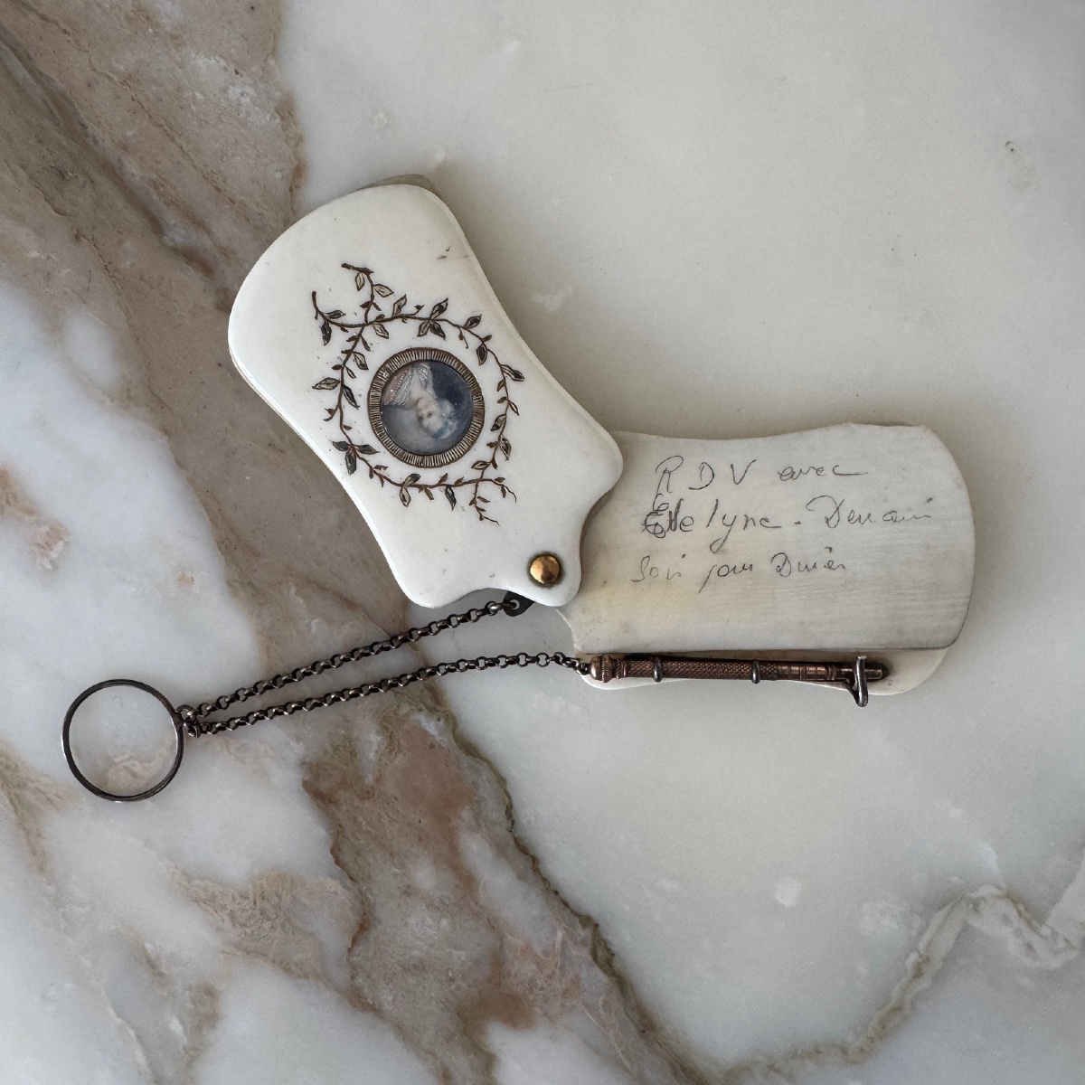 Carnet de bal XVIIIe ornementé d'une miniature -photo-6