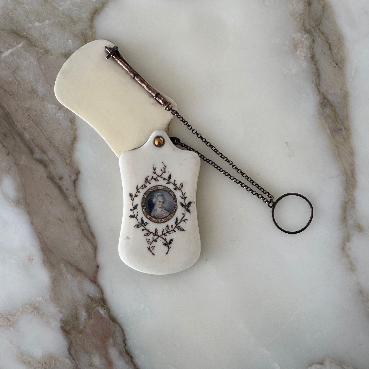 Carnet de bal XVIIIe ornementé d'une miniature -photo-7