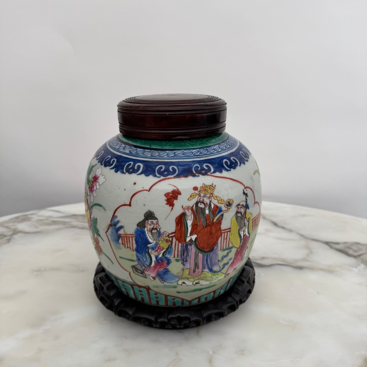 Pot à gingembre Chine XIXe sur un support en bois de fer 