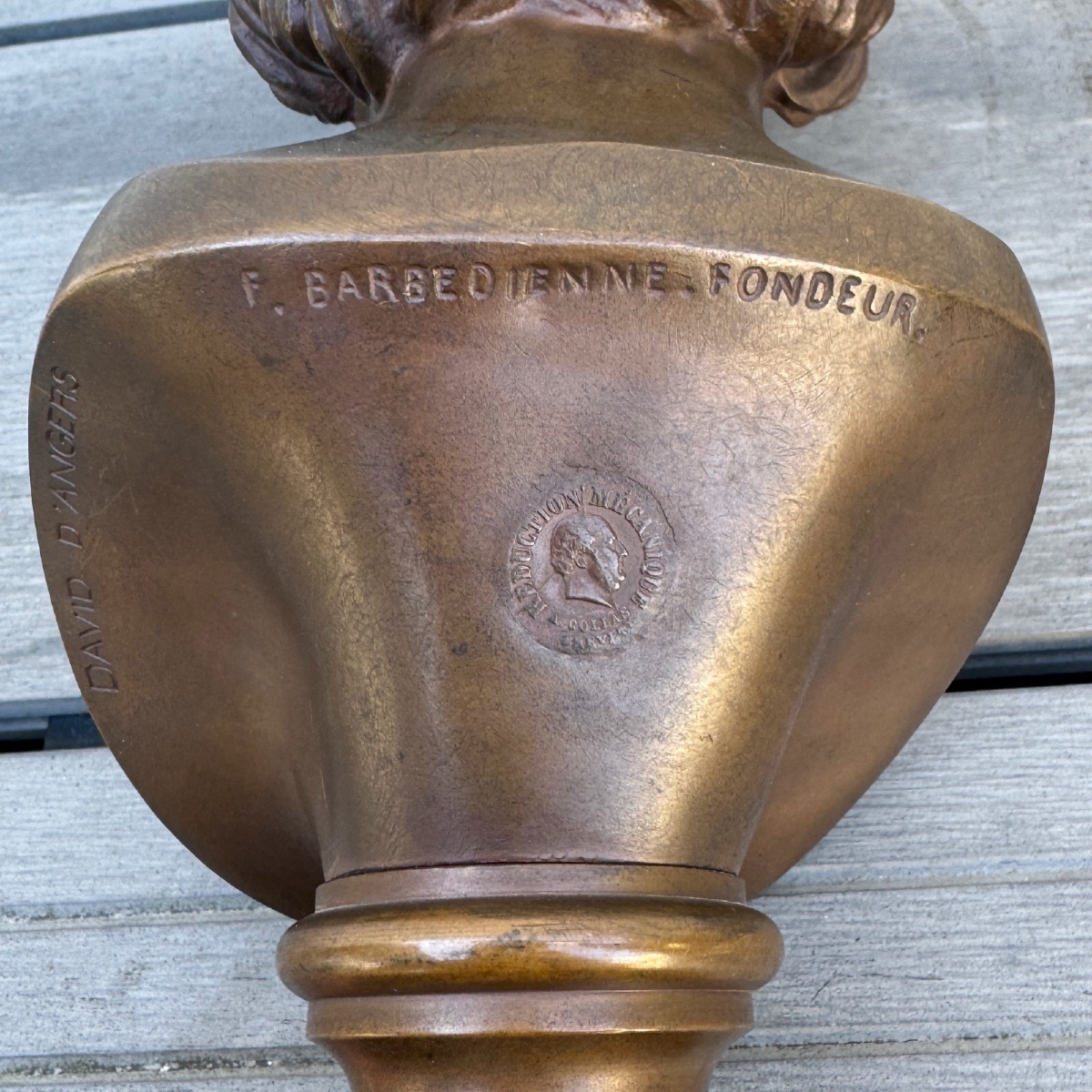 Buste en bronze de Victor Hugo par David d'Angers et F. Barbedienne-photo-7