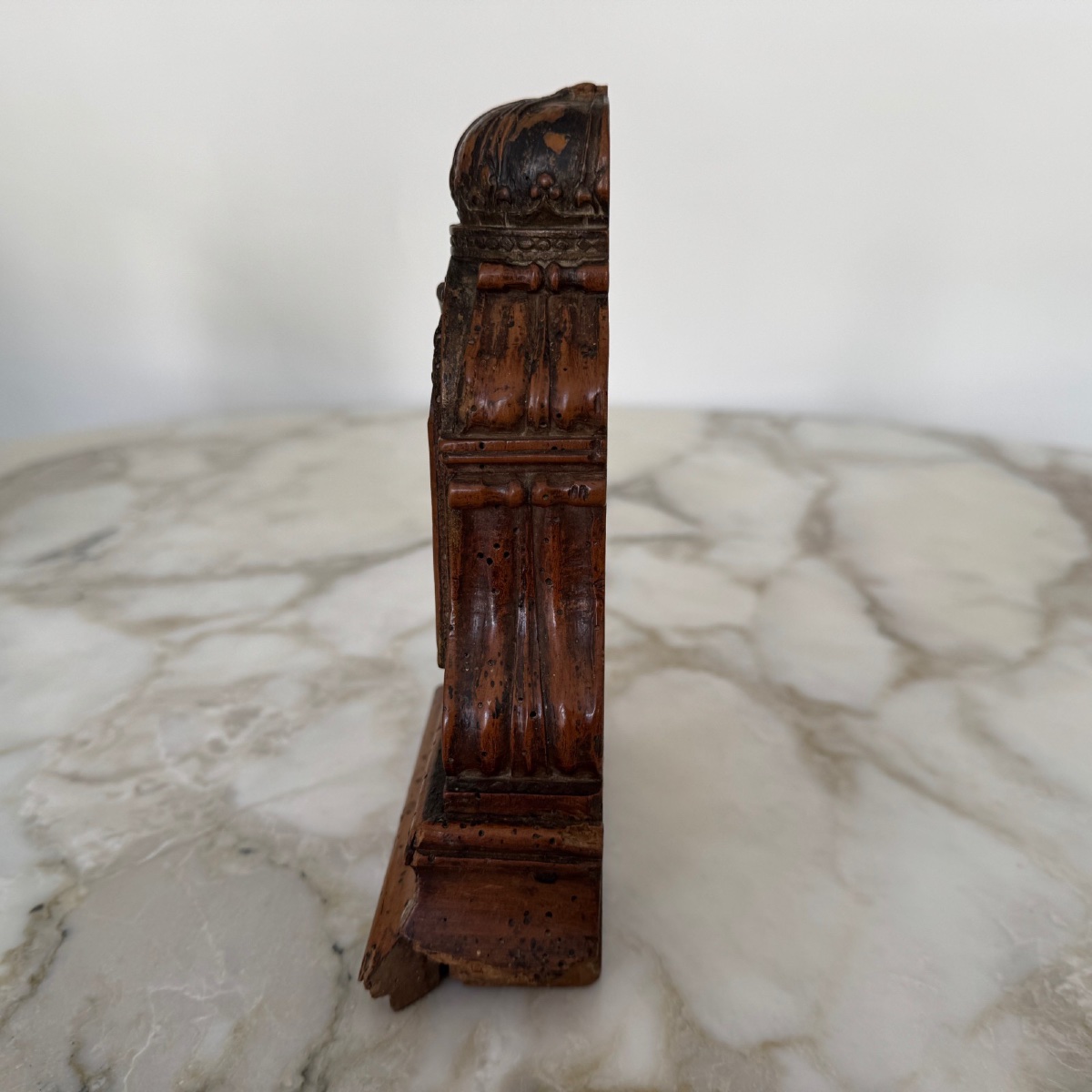 17th-century Walnut Madonna And Child In Her Hotel-photo-2