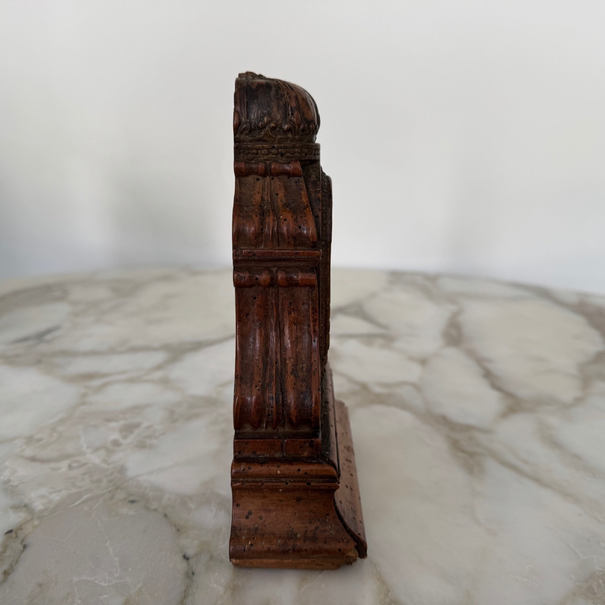 17th-century Walnut Madonna And Child In Her Hotel-photo-4