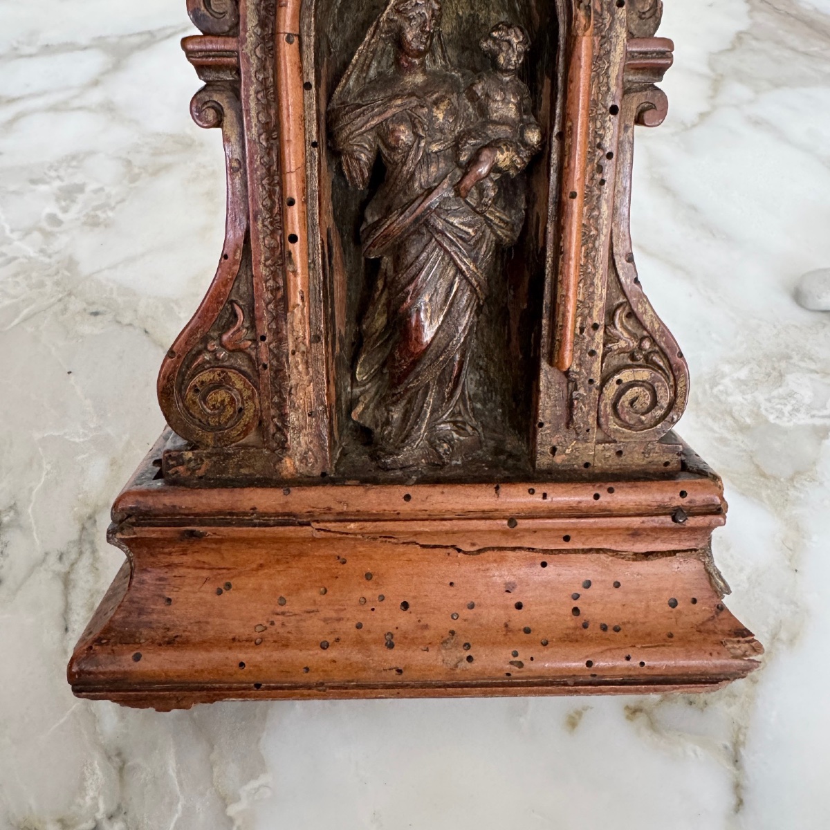 17th-century Walnut Madonna And Child In Her Hotel-photo-4