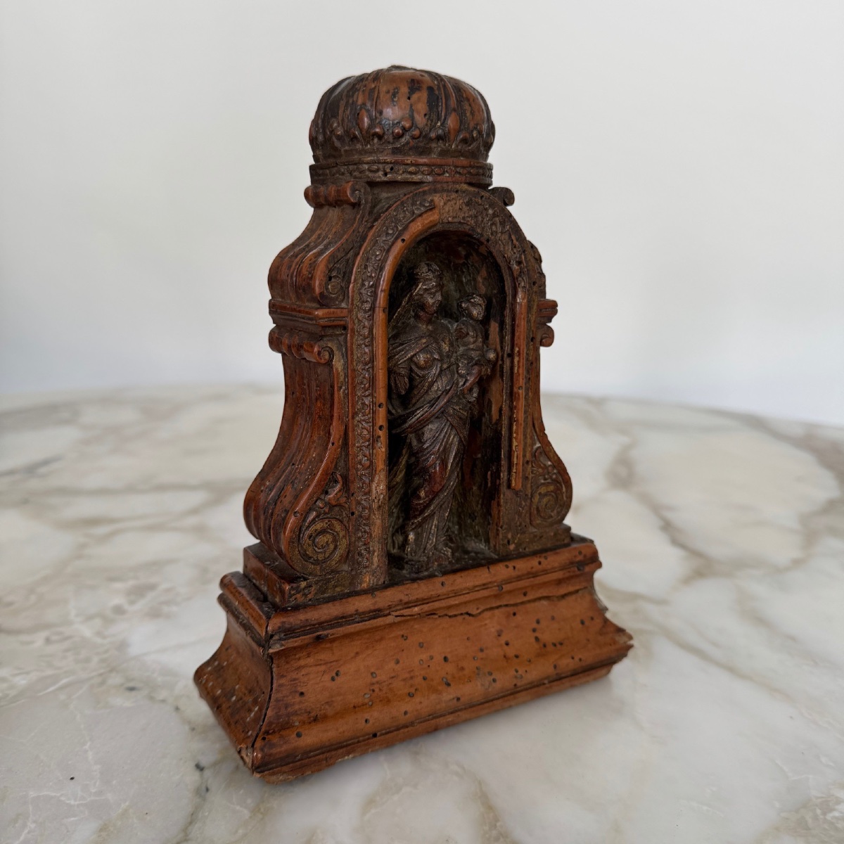 17th-century Walnut Madonna And Child In Her Hotel-photo-7
