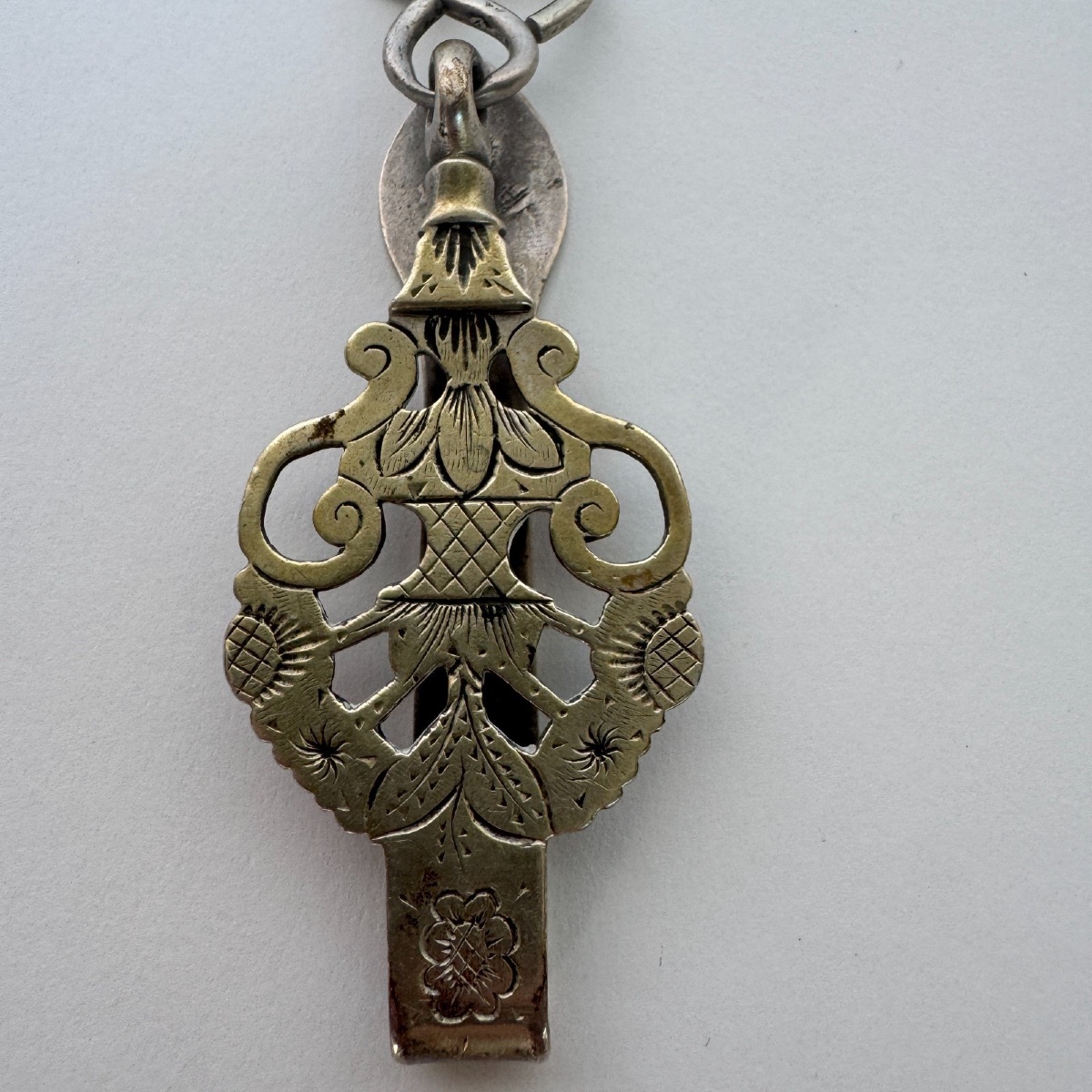 Antique Silver Chatelaine Hook With Openwork And Engraved Decoration-photo-3