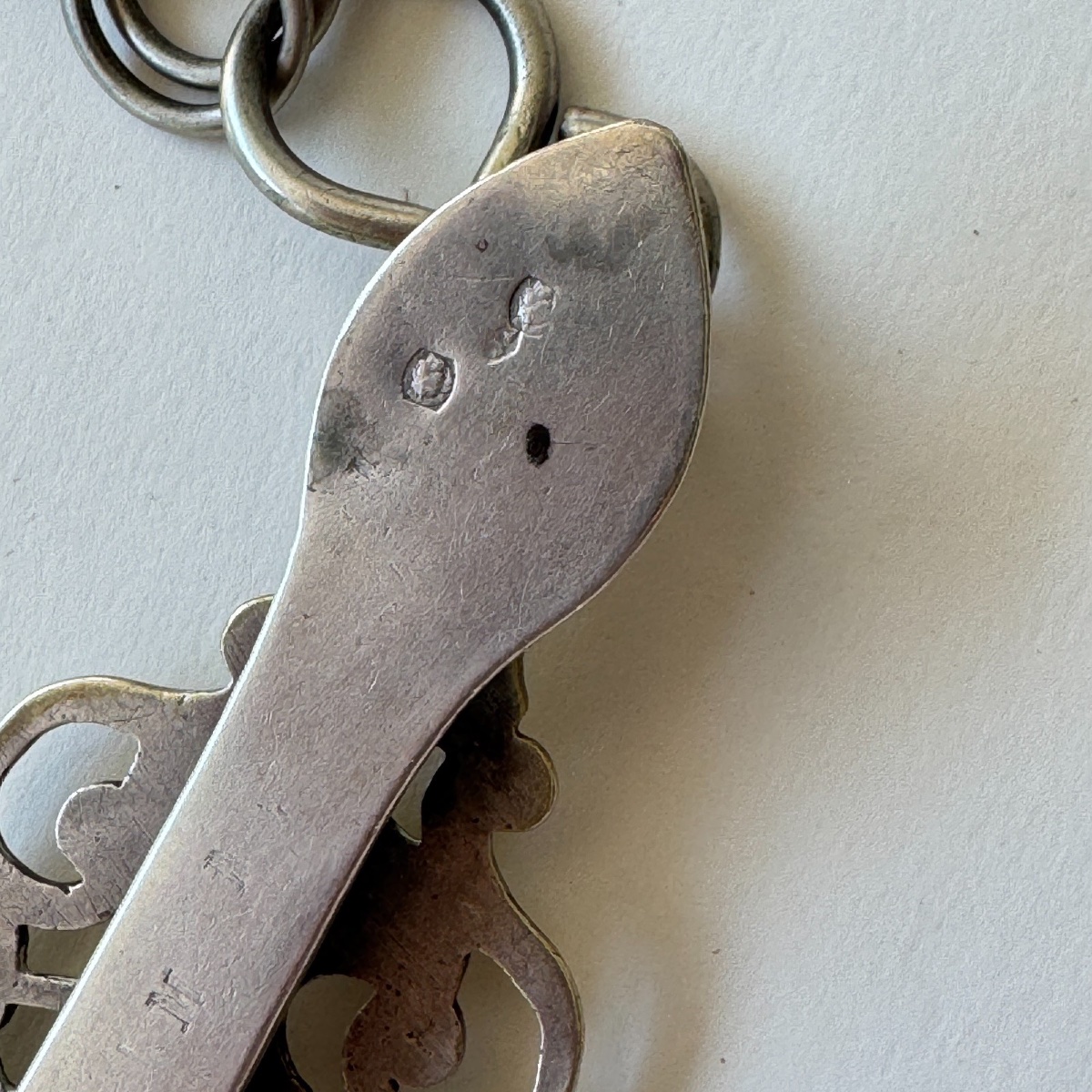 Antique Silver Chatelaine Hook With Openwork And Engraved Decoration-photo-3