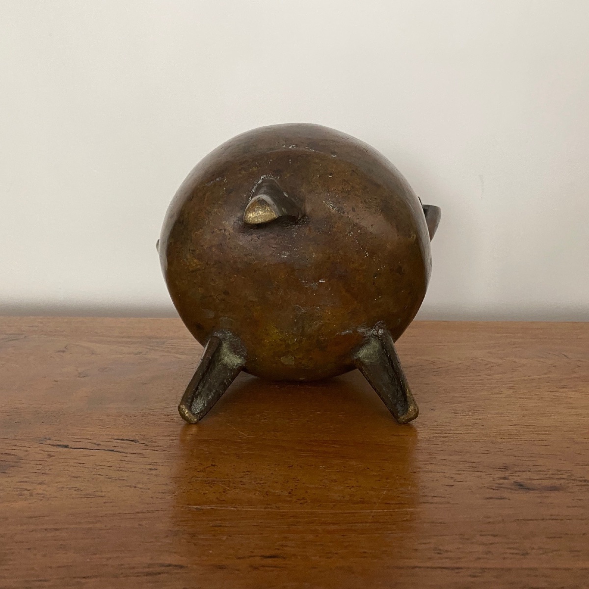Marmite tripode en bronze munie d'une anse XVIe -photo-2