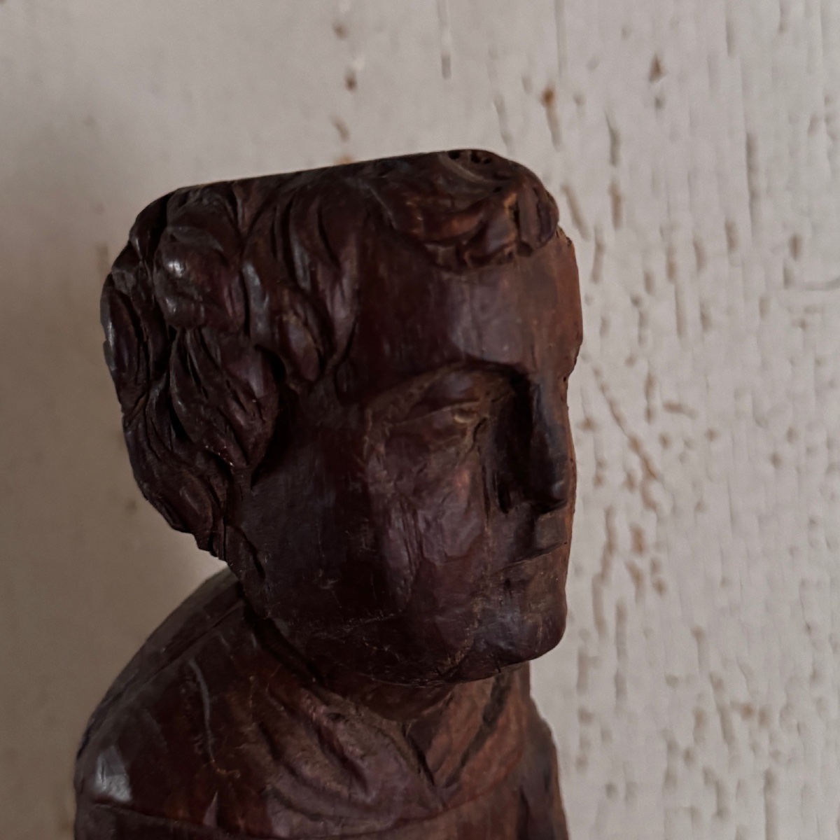 Paire d'anges en prière en bois sculpté XVIIe -photo-2