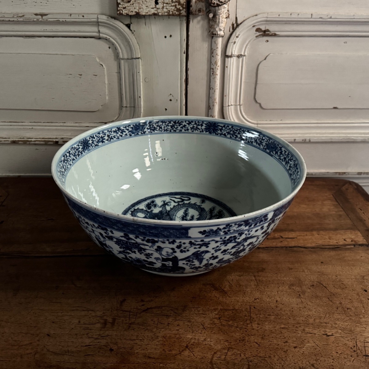 Large Chinese Blue Porcelain Bowl With Dragon Design 18th Century-photo-2