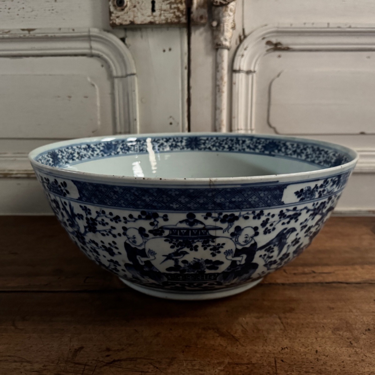Large Chinese Blue Porcelain Bowl With Dragon Design 18th Century-photo-2