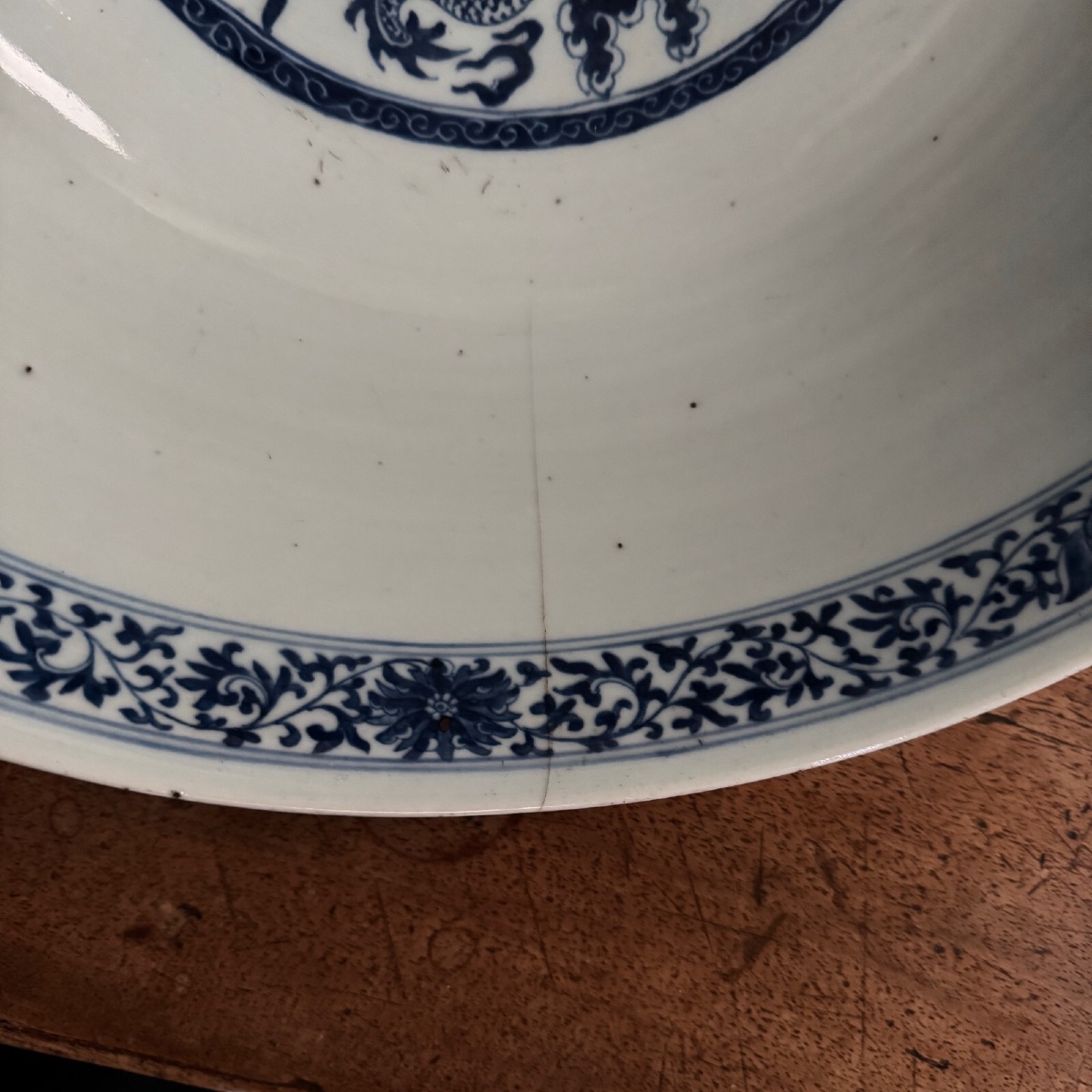 Large Chinese Blue Porcelain Bowl With Dragon Design 18th Century-photo-3