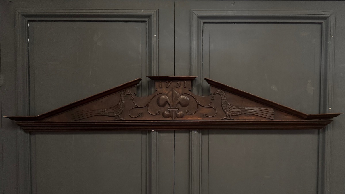 Carved Wooden Pediment From 1751, Decorated With Birds And Lilies 
