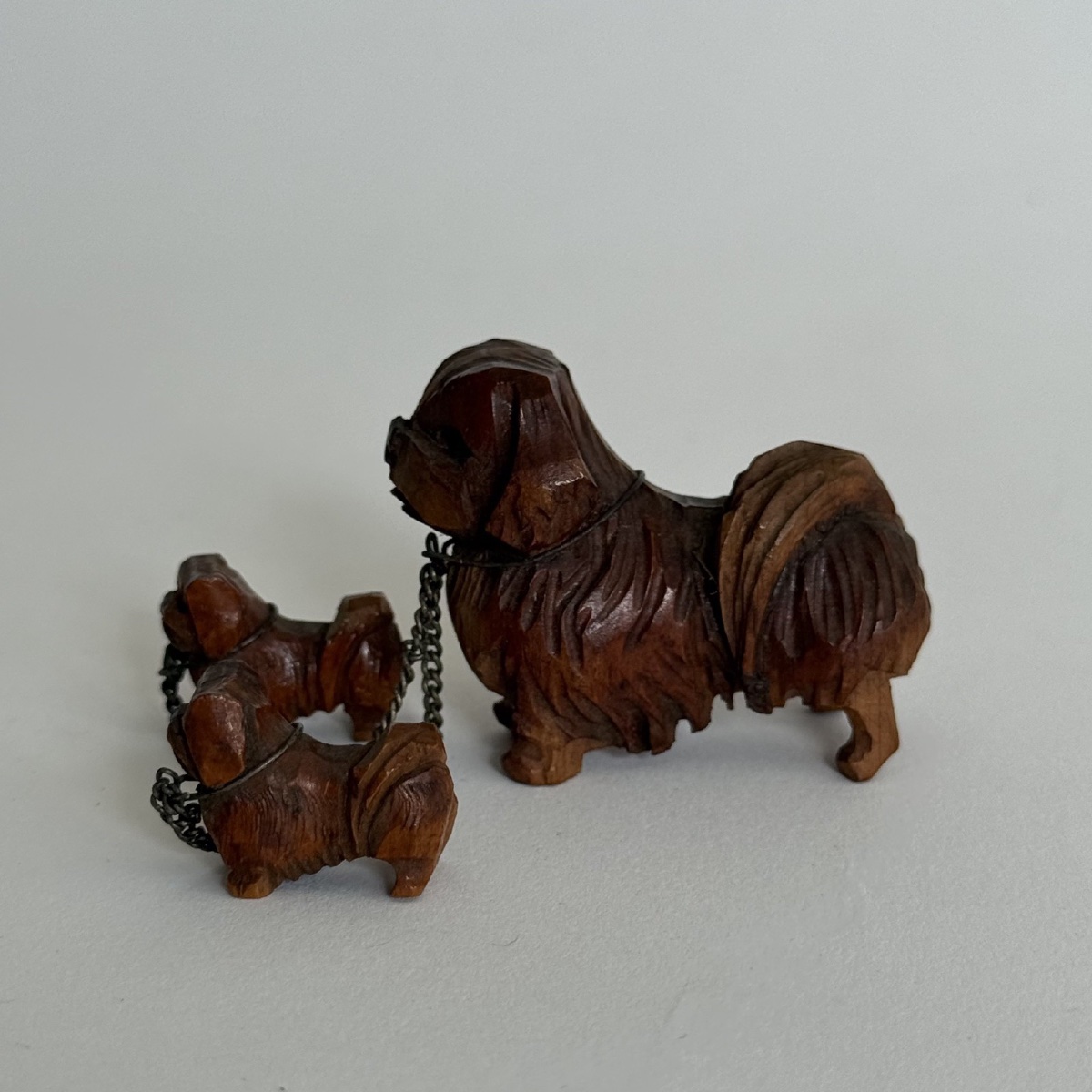 Famille de chiens miniatures pékinois en bois sculpté -photo-4