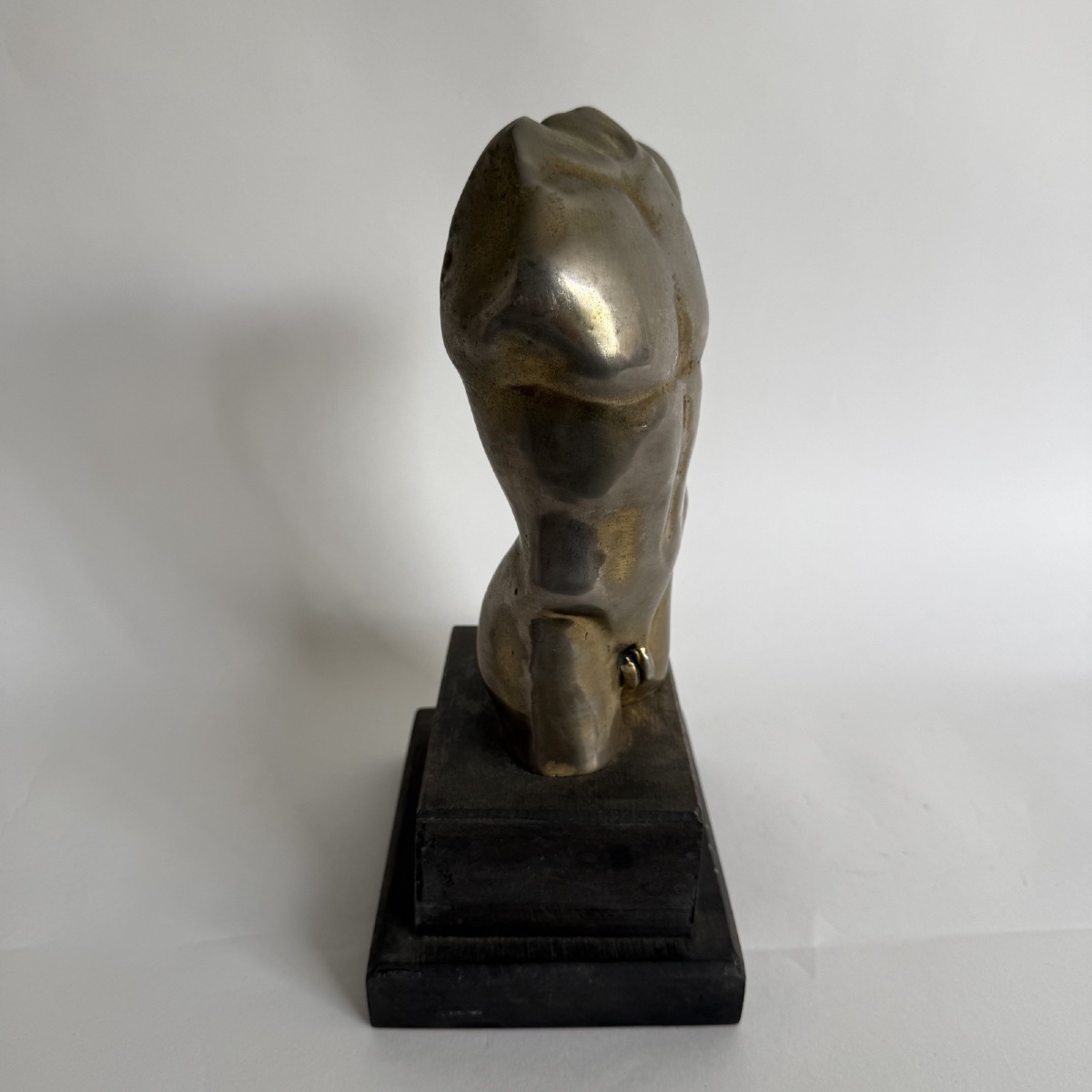 Modern Sculpture Depicting A Male Bust -photo-2