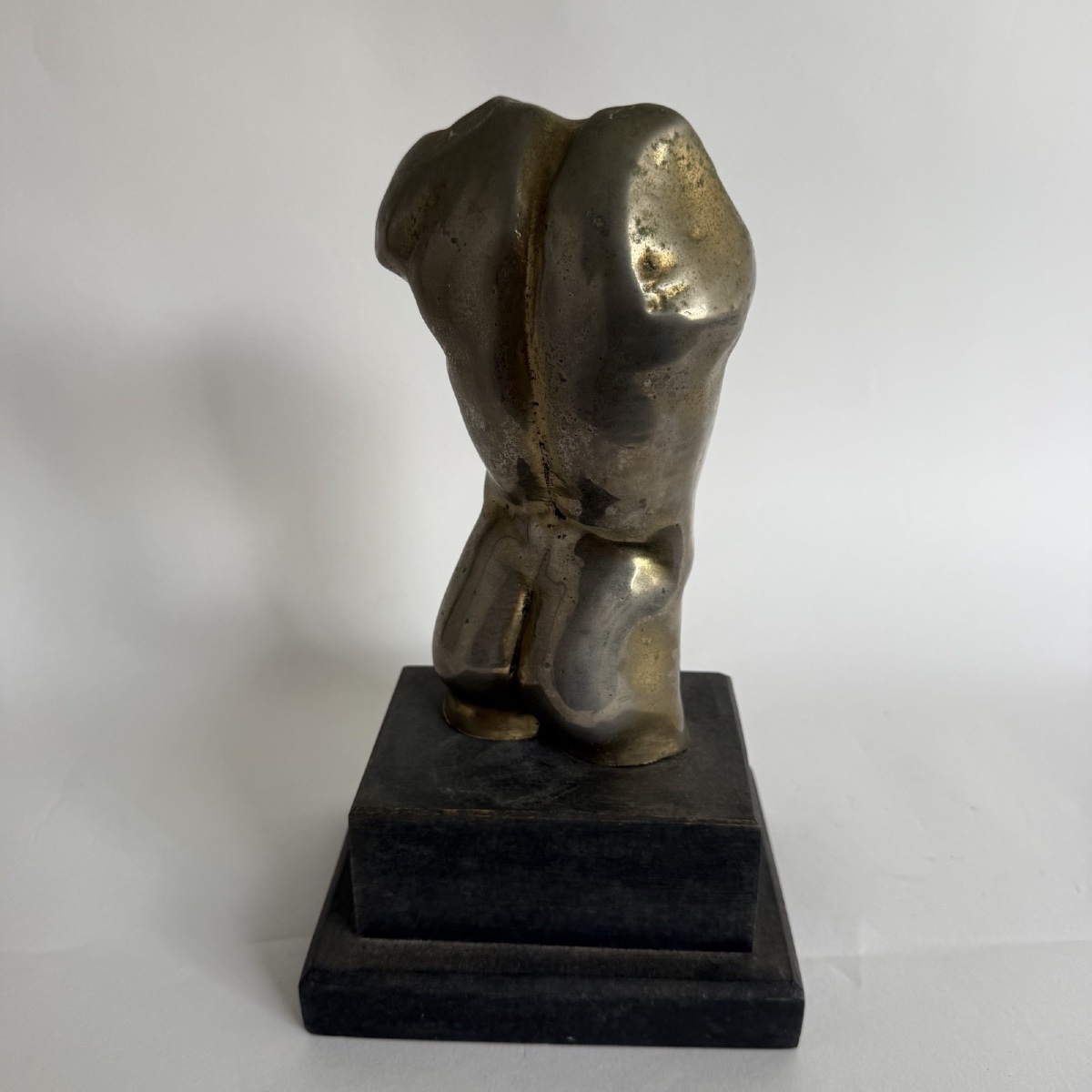 Modern Sculpture Depicting A Male Bust -photo-3