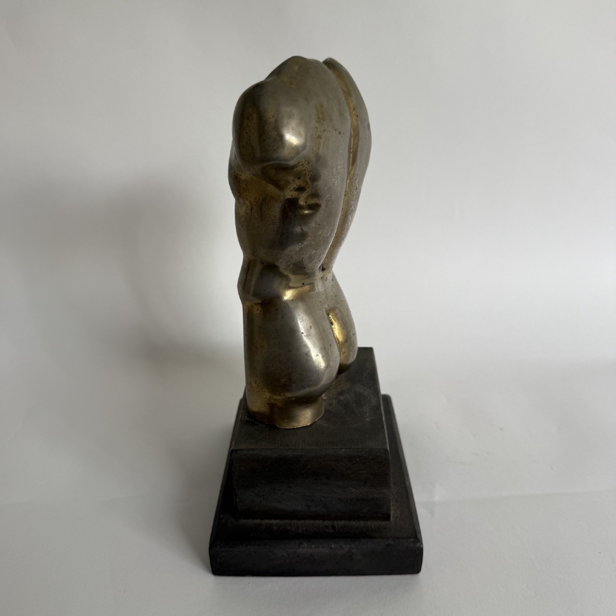Modern Sculpture Depicting A Male Bust -photo-4