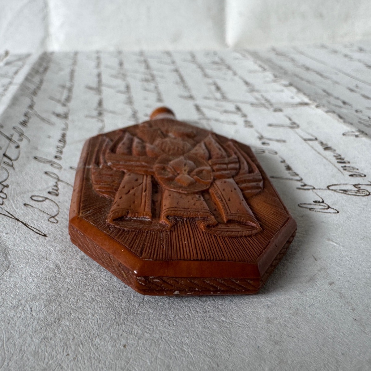 Corozo Snuff Bottle With Royalist Design Featuring A Fleur-de-lis In The Folk Art Style -photo-2