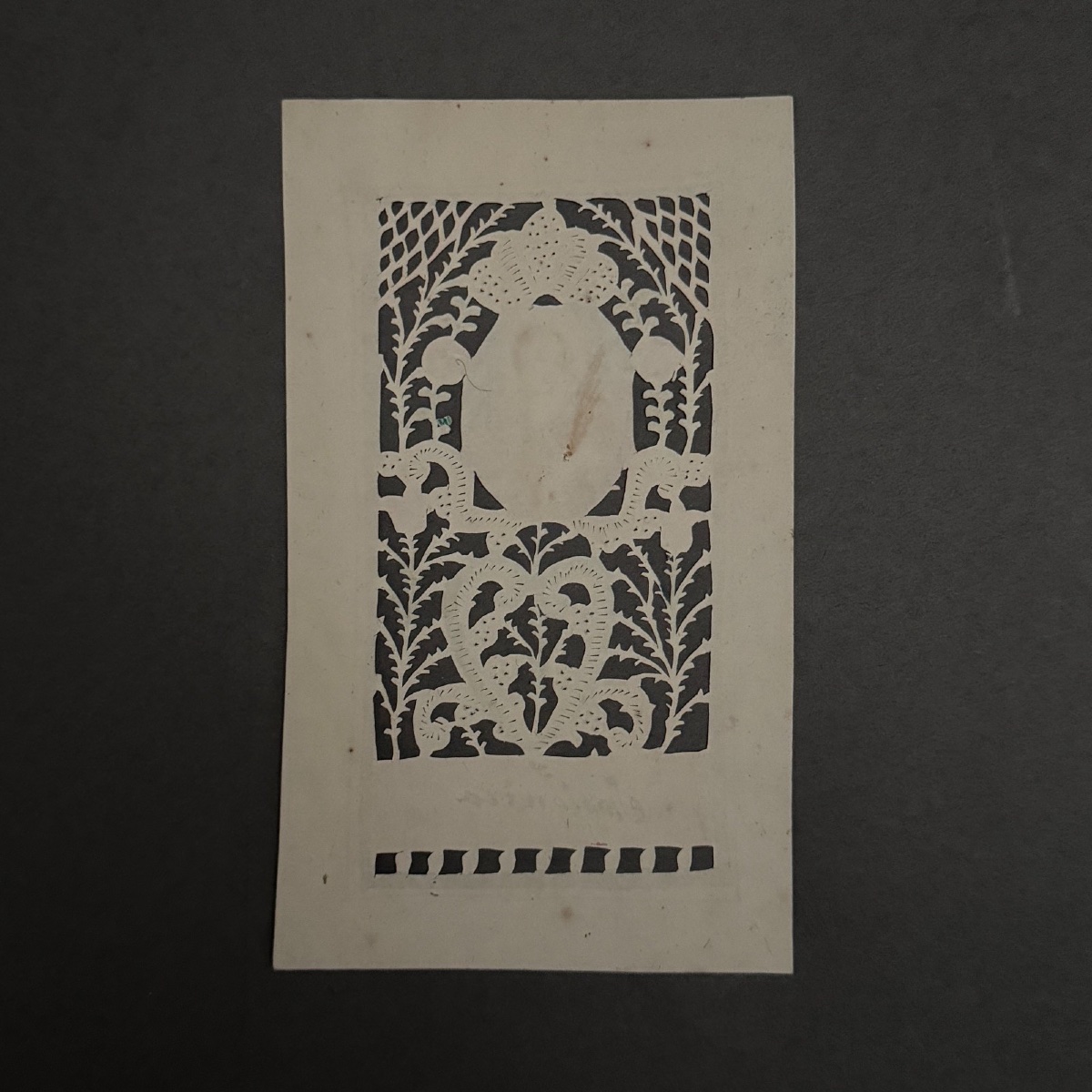 18th-century Hand-painted Canivet Lacework -photo-1