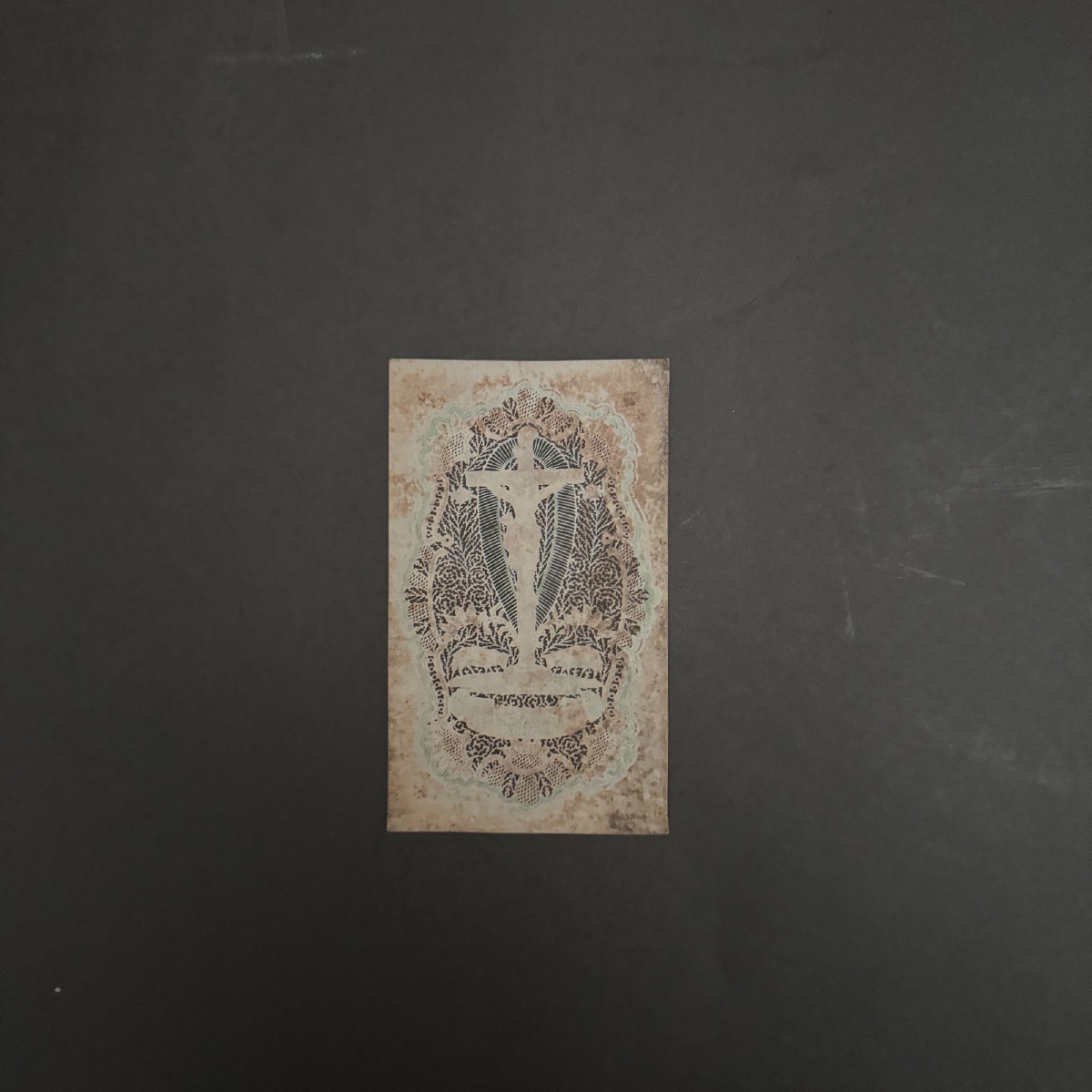 Canivet XVIIIe représentant le Christ en croix travail de dentelle-photo-3