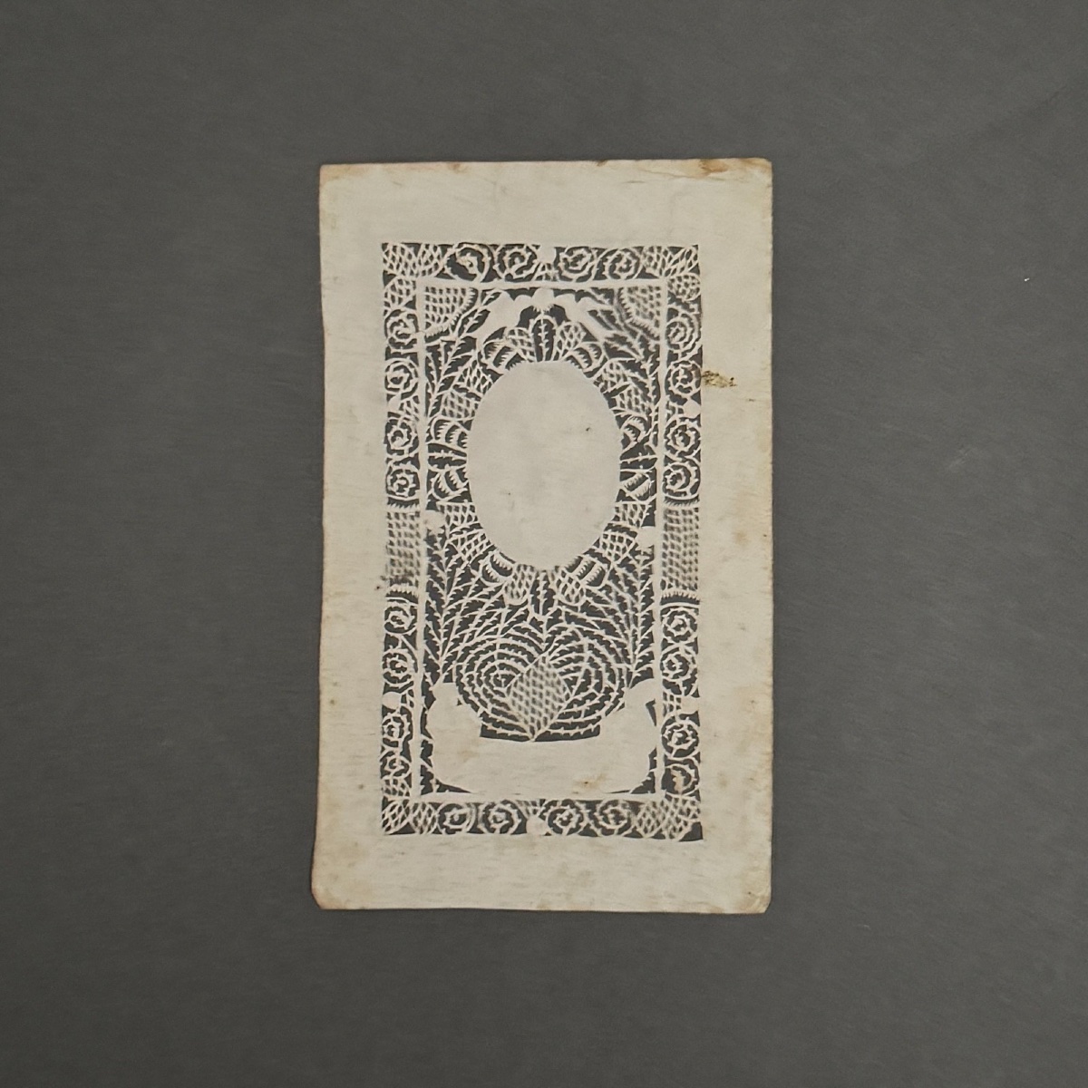 18th-century Hand-painted Lace Canivet Depicting A Saint-photo-4