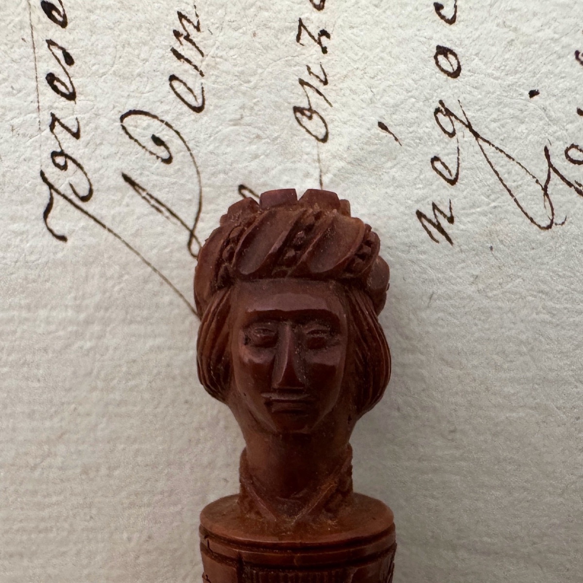 Étui à aiguilles en corozo décoré d'un visage et d'un décor floral XIXe -photo-6