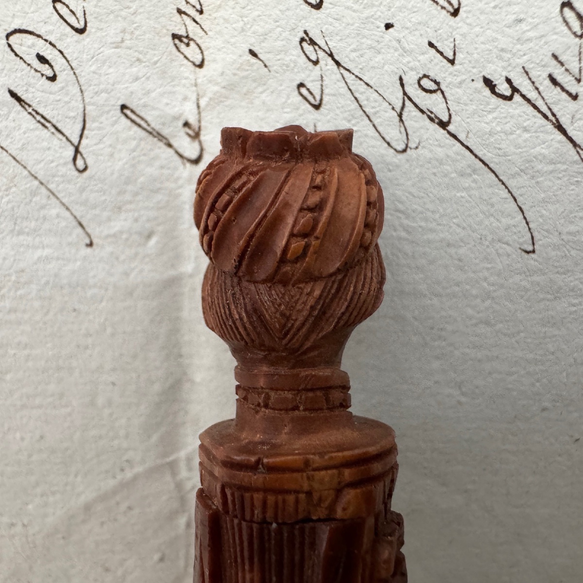 Étui à aiguilles en corozo décoré d'un visage et d'un décor floral XIXe -photo-7
