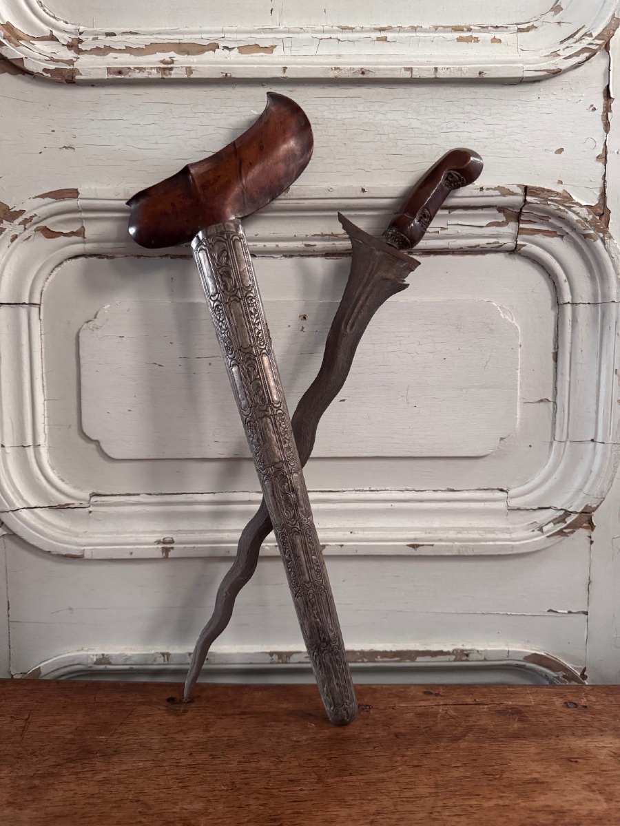 Indonesian Dagger Or Sword (kreiss Or Kriss) With An Ornate Sheath