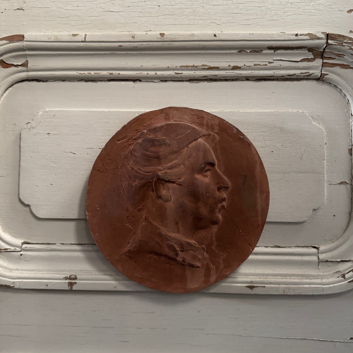 Médaillon en terre cuite par Charles Filleul travail d'atelier XXe -photo-3