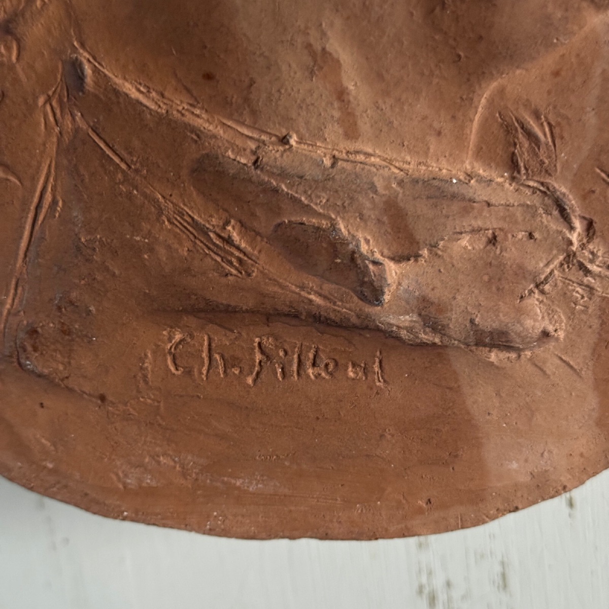 Médaillon en terre cuite par Charles Filleul travail d'atelier XXe -photo-1