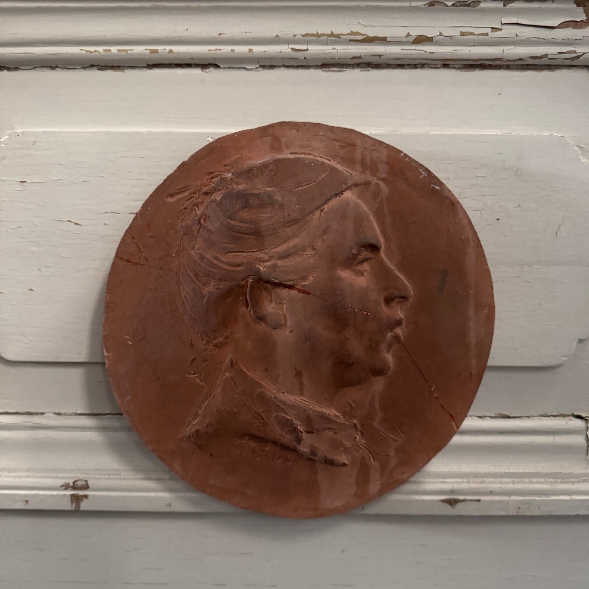 Médaillon en terre cuite par Charles Filleul travail d'atelier XXe 