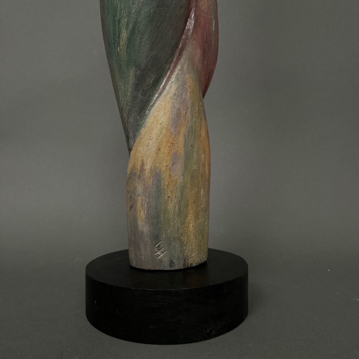 Sculpture en bois par Calin Hentea XXe femme à l'oiseau-photo-3