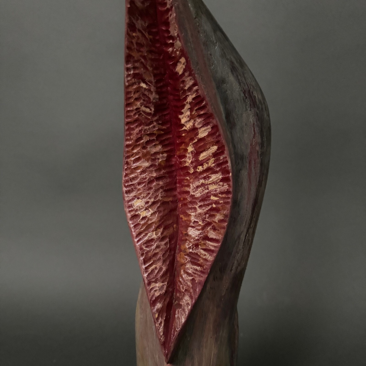 Sculpture en bois par Calin Hentea XXe femme à l'oiseau-photo-7