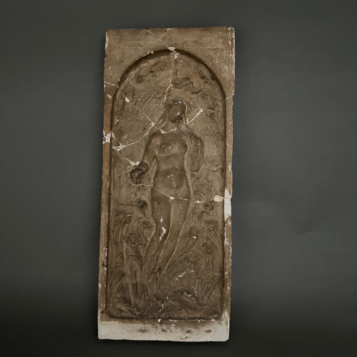 Bas-relief d'atelier en plâtre Charles Filleul représentant une nymphe -photo-2