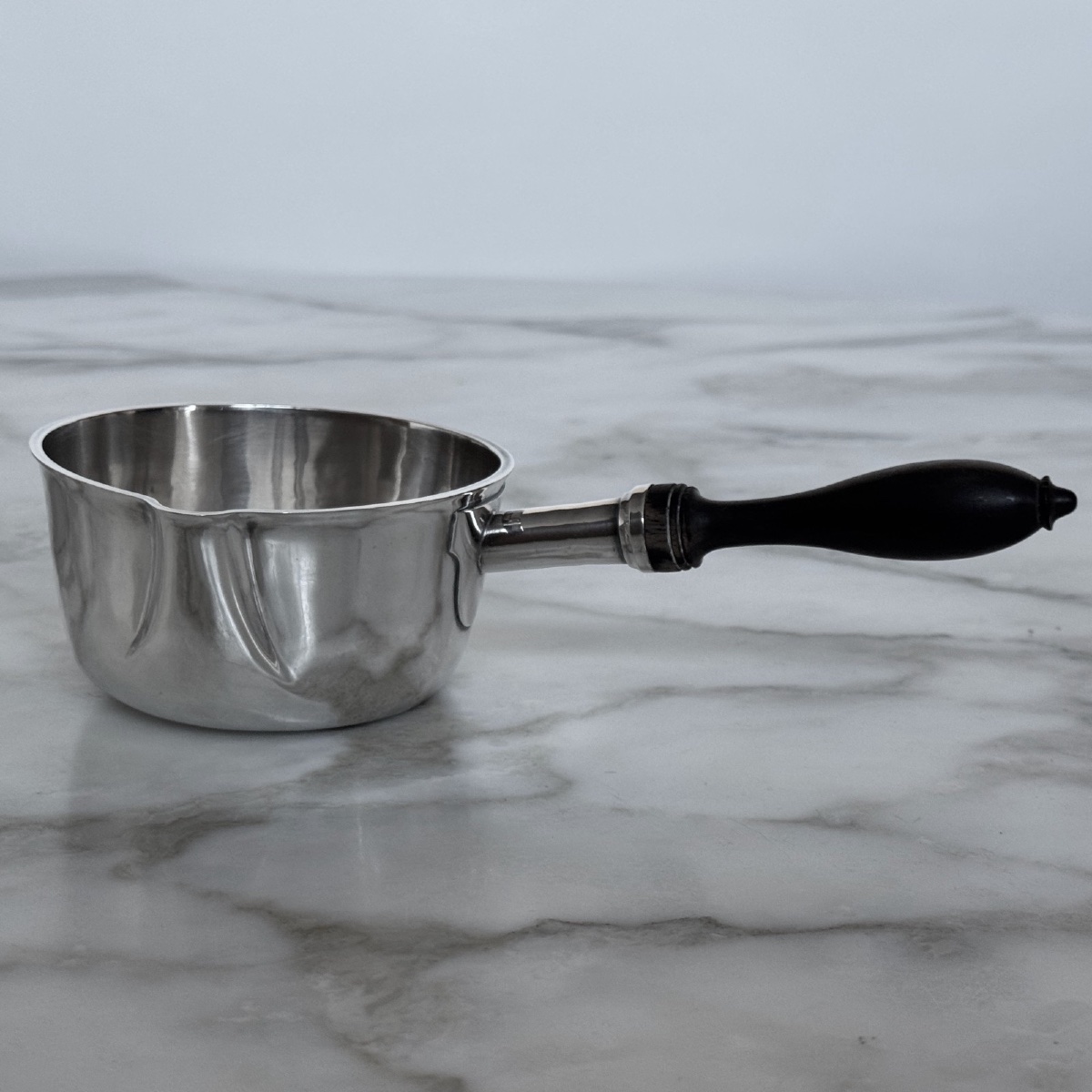 Casserole en argent massif manche en ébène XIXe 