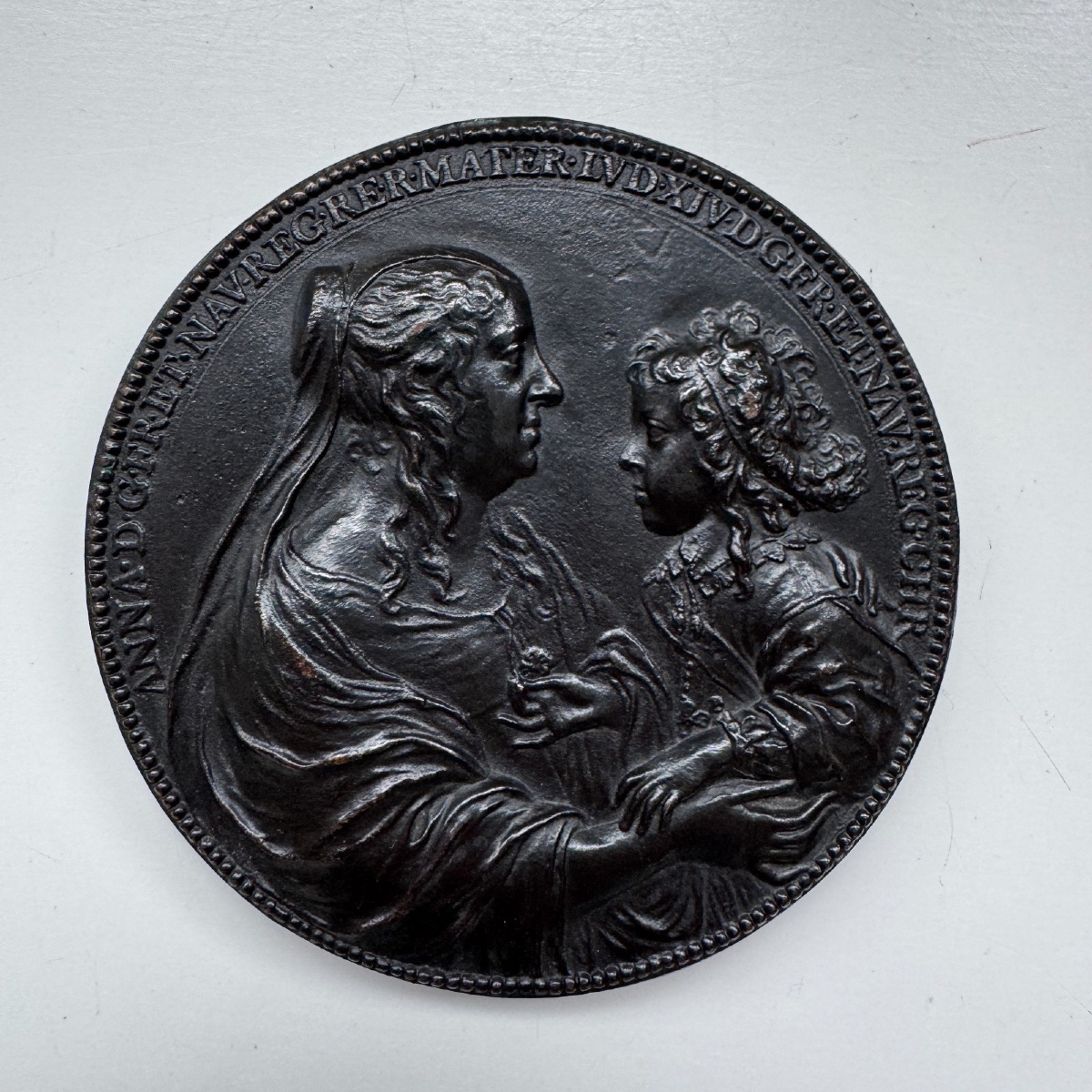Médaille Anne d'Autriche et Louis XIV enfant par Jean Warin Le Val de Grâce 
