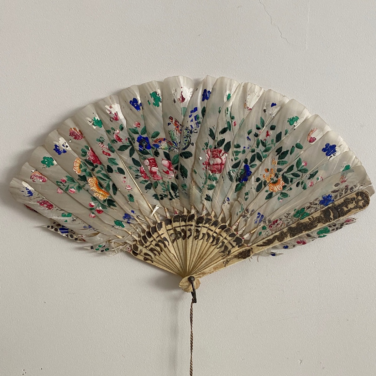 19th-century Fan Made Of Feathers And Embellished With Painted Flowers-photo-3